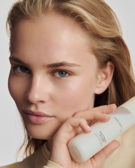 Mleczna mgiełka tonizująca do twarzy INGLOT LAB