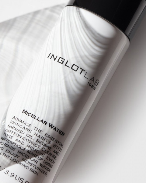 Demakijaż. Oczyszczanie. Nawilżenie.