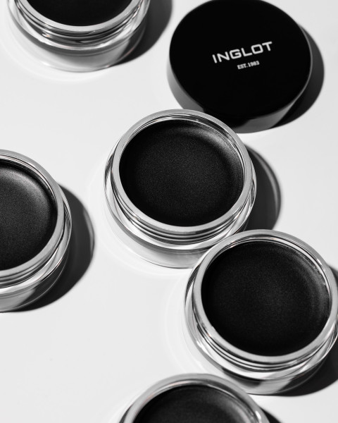 Podkreśl swoje spojrzenie: Wszystko, co musisz wiedzieć o eyelinerach