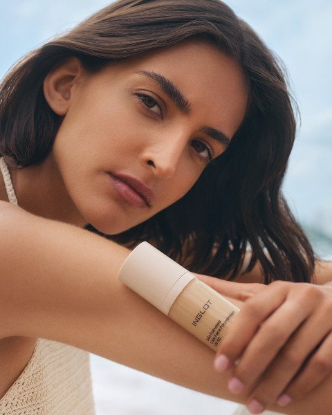 Innowacyjna formuła poprawiająca mikrobiom skóry: Odkryj pielęgnacyjny podkład Skin Focused SPF 50 INGLOT