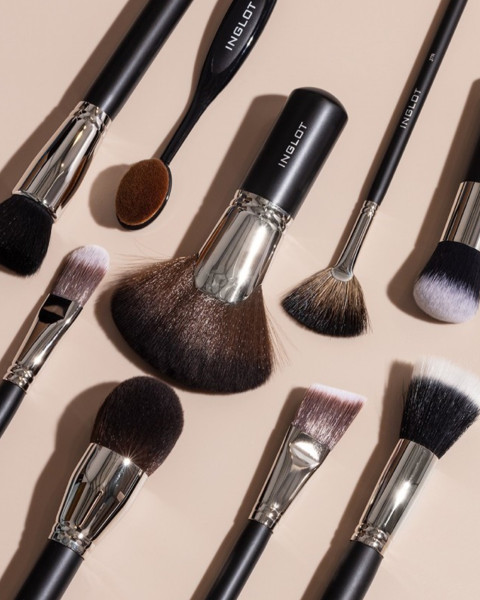 Pędzle do podkładu. Pozwól pędzlom Cię wyręczyć!