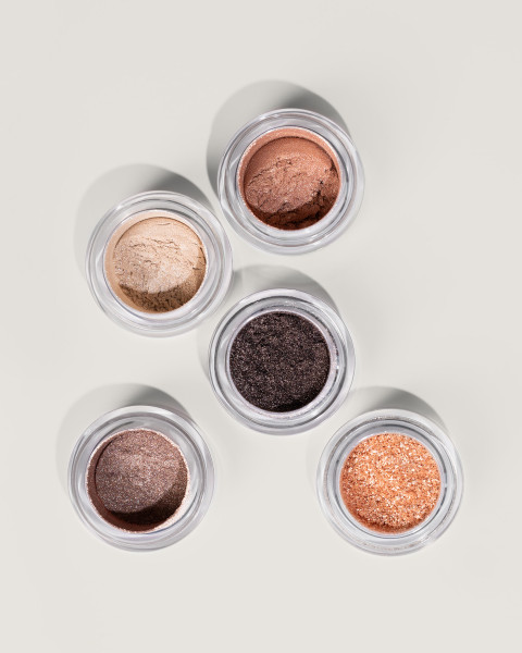 Moc pigmentów - intensywność i blask w makijażu