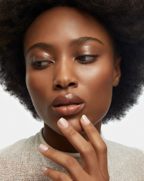 Kluczowe cechy kolekcji lakierów hybrydowych INGLOT - jakość, trwałość i bezpieczeństwo.