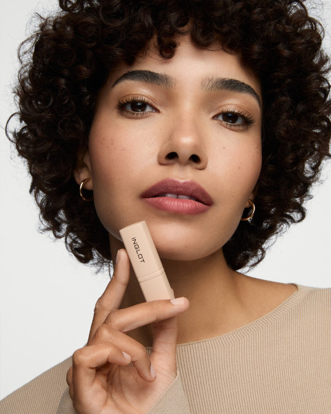 Ikoniczny duet dla Twoich ust: pomadka i konturówka Creamy Soft