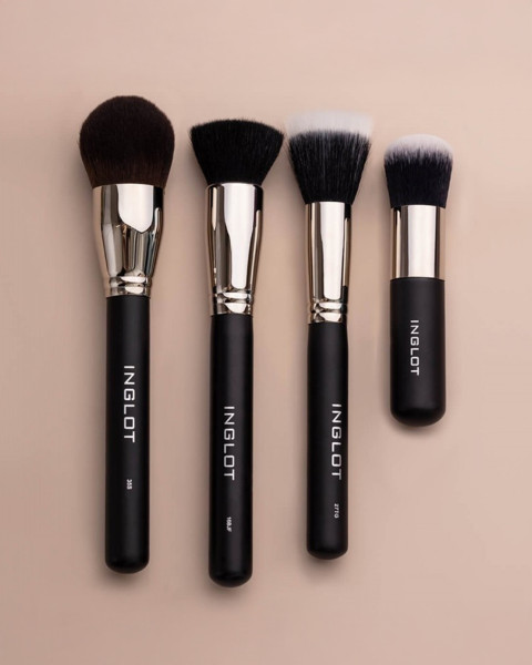 Jak wybrać odpowiedni pędzel do pudru?