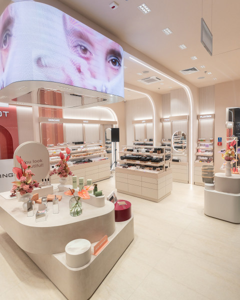 INGLOT otworzył pierwszy na świecie salon w nowym koncepcie