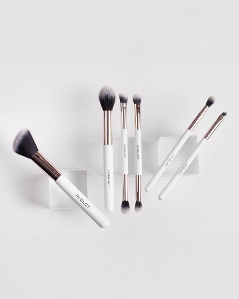 Baw się makijażem z nową linią pędzli INGLOT PlayInn!